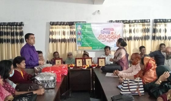 পলাশবাড়ী কলেজের ৩ অধ্যাপক ও ১ প্রদর্শকের বিদায় সংবর্ধনা