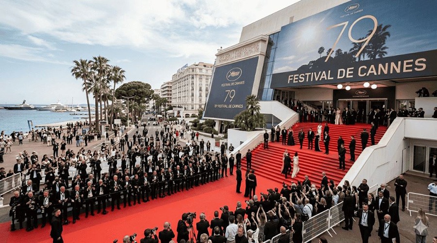 যে সিনেমা দিয়ে উঠছে কানের পর্দা