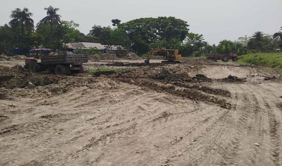 অভয়নগরে মাটি কেটে বিক্রি, জরিমানা