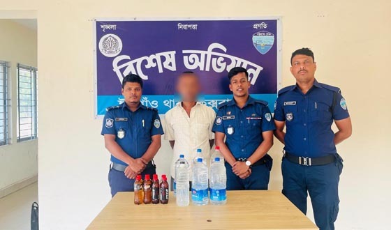 ঈদগাঁওতে মদসহ বিক্রেতা আটক