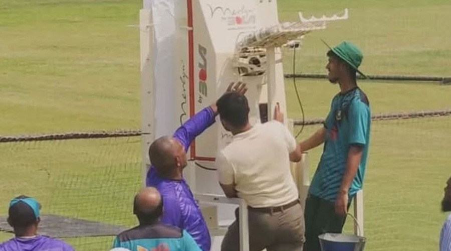 প্রথমবারের মতো দেশে এলো স্পিন বোলিং মেশিন