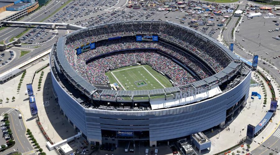 শ্রমিকদের ধর্মঘটে বিশ্বকাপ স্টেডিয়ামের কাজ বন্ধের আশঙ্কা