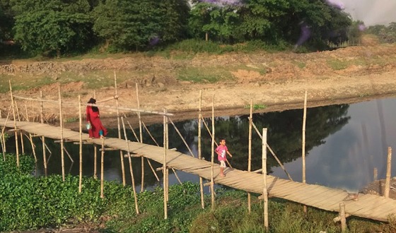 ভালুকায় কাঠ-বাঁশের সেতু দিয়ে ১০ গ্রামের মানুষের যাতায়ত