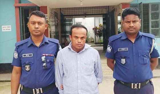 চিরিরবন্দরে দুই প্রতারক আটক