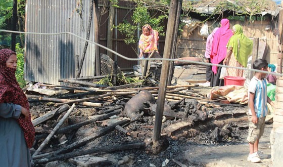 চাটমোহরে অগ্নিকান্ডে ক্ষতির পরিমাণ বাড়ছে