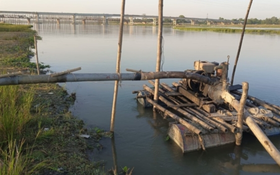 ভূরুঙ্গামারীতে নদে ড্রেজার মেশিনে অবৈধভাবে বালু উত্তোলন