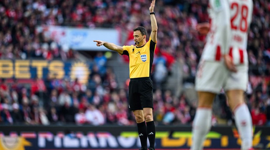 খেলা পরিচালনাকারী রেফারিদের তালিকা প্রকাশ করেছে ফিফা