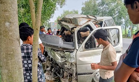 ঘোড়াঘাটে সড়ক দুর্ঘটনায় নিহত ১,আহত ১০