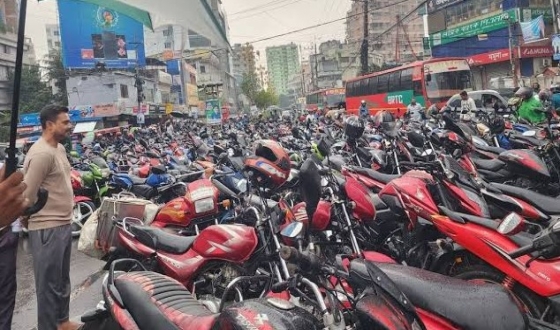 সিন্ডিকেটের কাছে জিম্মি রাজশাহীর তেল পাম্পগুলো, দ্বিগুণ দামে বিক্রি