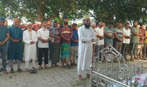 দৌলতপুরে কথিত পীর শামীম জাহাঙ্গীরের দাফন সম্পন্ন