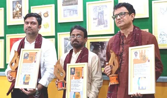 দুর্গাপুরে তিন গুণীজন পেল নজরুল সম্মাননা স্মারক