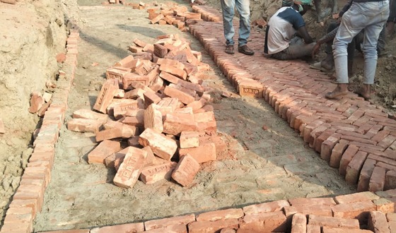 মহাদেবপুরে কোটি টাকার রাস্তা নির্মাণে নিম্নমানের সামগ্রী