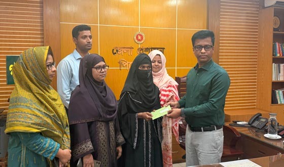 জিয়ানগরের তহমিনা পেল “কন্যা সাহসিকতার” সম্মাননা স্মারক