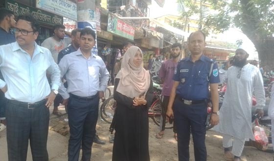 ঝিকরগাছায় সরকারি রাস্তা দখলকারীদের উচ্ছেদ