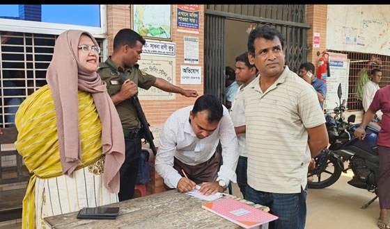 ঘোড়াঘাটে পেট্রোল পাম্পে ফুয়েল কার্ড ছাড়া তেল বিক্রির দায়ে জরিমানা