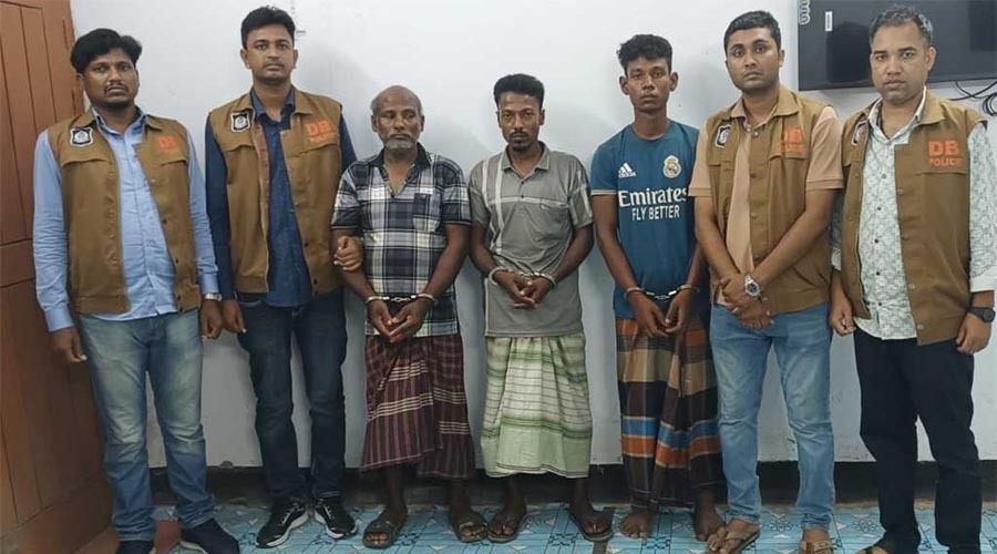 সম্পত্তির বিরোধে নওগাঁয় এক পরিবারের চার খুন, গ্রেপ্তার ৩