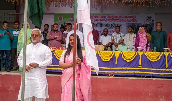 বীরগঞ্জে ফুটবল টুর্নামেন্টের উদ্বোধন