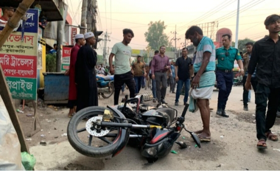 রাজশাহীতে মোটরশ্রমিক ইউনিয়ন কার্যালয়ের দখল নিতে শ্রমিক দলের ভাঙচুর