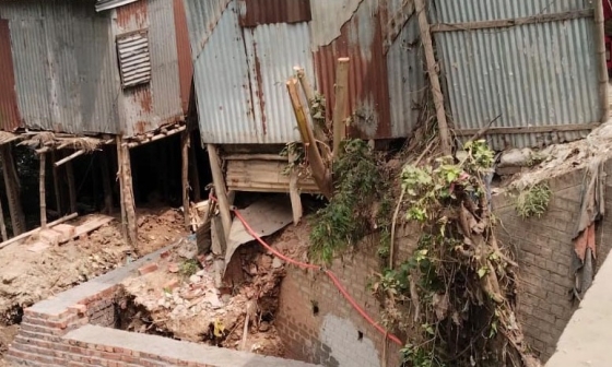 তানোরে সরকারি কলেজের জমি দখল, তৈরি হচ্ছে দোকান