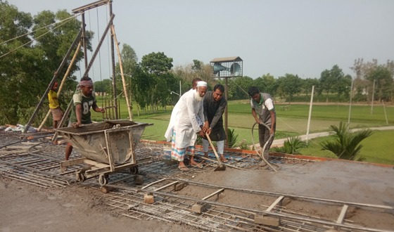 মেলান্দহে জামে মসজিদের ছাদ ঢালাই শুরু