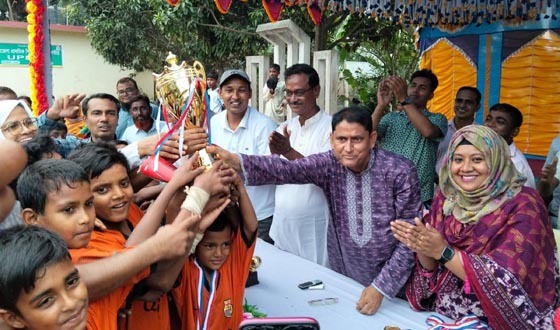 মান্দায় ফুটবল টুর্ণামেন্টের ফাইনাল খেলা