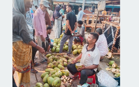 তানোরে ক্রেতা-বিক্রেতার কাছে অতিরিক্ত খাজনা আদায়ের অভিযোগ