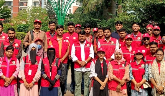 রাসিক প্রশাসকের সাথে রেড ক্রিসেন্ট স্বেচ্ছাসেবকদের সৌজন্য সাক্ষাৎ