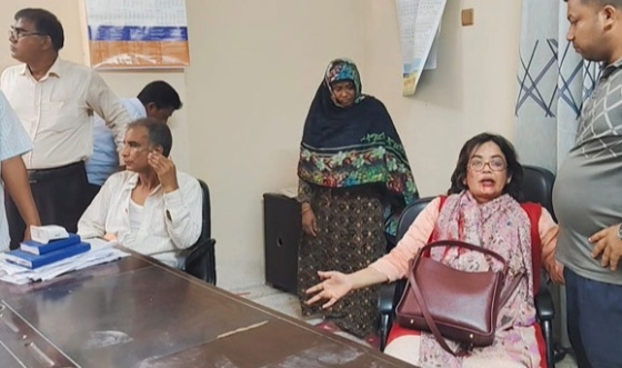 রাজশাহীতে জুতাপেটার শিকার নারী শিক্ষক সাময়িক বরখাস্ত