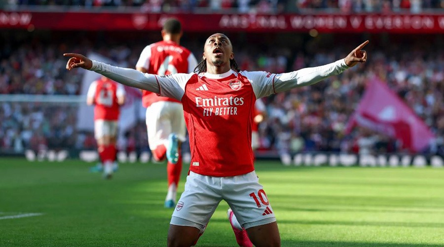 আবারও শীর্ষে ফিরলো আর্সেনাল