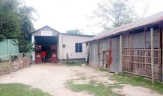 রাণীশংকৈলে দেনার দায়ে কারখানা বিক্রি করে উধাও ফাতেমা