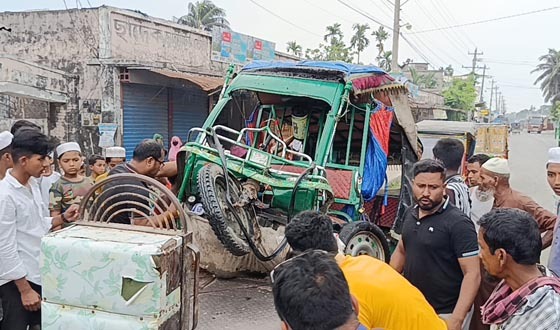লালমোহনে অটোরিকশা-পিকআপ সংঘর্ষে আহত ৬