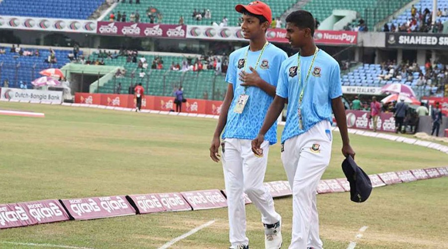 বহু বছর পর মাঠে ফিরলো বল বয় সংস্কৃতি