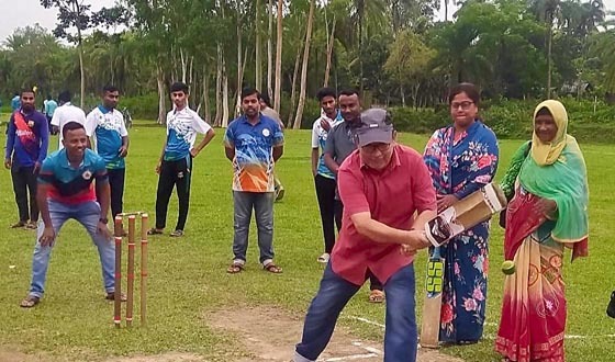 হিলিতে চুড়িপট্টি প্রিমিয়ার লীগ ক্রিকেট টুর্নামেন্টের উদ্বোধন