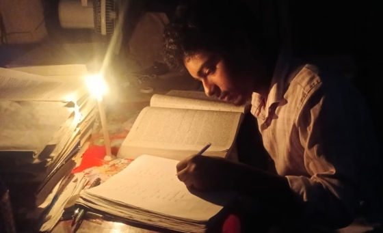 কালীগঞ্জে তীব্র লোডশেডিংয়ে বিপর্যস্ত জনজীবন-বিপাকে পরীক্ষার্থীরা