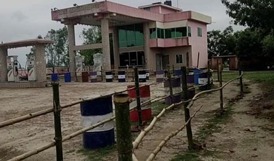 হিলিতে ফুয়েল কার্ডে স্বস্তিতে মিলছে তেল