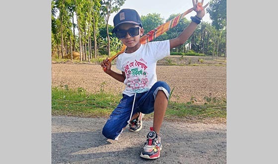 বাবাকে বাঁচাতে গিয়ে বিদ্যুৎস্পৃষ্টে প্রাণ গেল একমাত্র সন্তানের