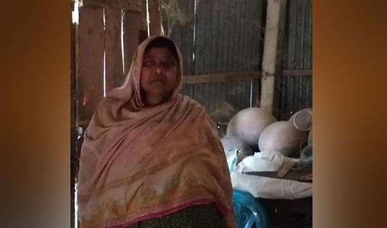 ভাঙা ঘরে বিধবা মা-মেয়ের মানবেতর দিনযাপন