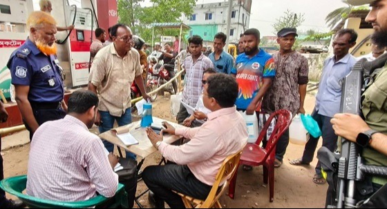 লালপুর ফিলিং স্টেশনে ভ্রাম্যমাণ আদালত: ২০ হাজার টাকা জরিমানা