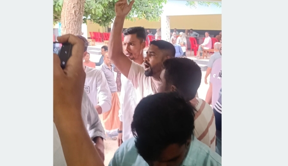 বাগমারায় ভবানীগঞ্জ দলিল লেখক সমিতির নামে চাঁদাবাজির অভিযোগে বিক্ষোভ