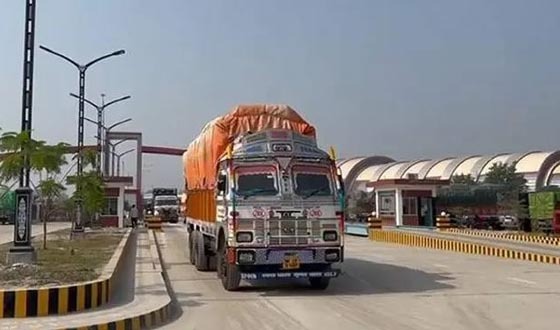 ৩ দিন বন্ধের পর বেনাপোল দিয়ে আমদানি-রপ্তানি শুরু