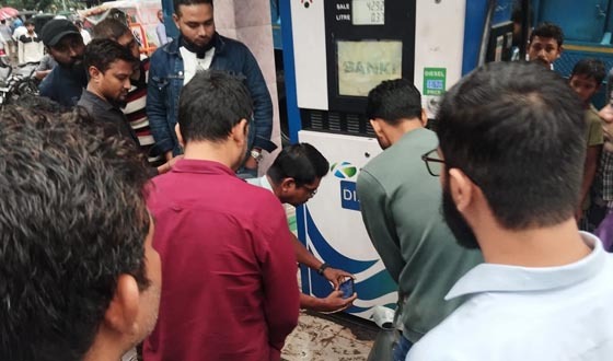 জামালপুরে মাপে কম দেওয়ায় পেট্রোল পাম্প মালিককে জরিমানা