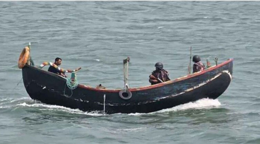 পিতা-পুত্রসহ ৭ জেলেকে অস্ত্রের মুখে অপহরণ করল আরাকান আর্মি