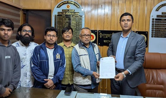 কলাপাড়ার পুকুর ও খালে মিঠা পানি সংরক্ষণের দাবিতে স্মারকলিপি