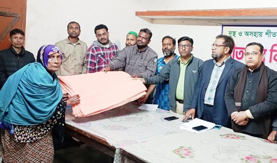 রূপসায় শীত বস্ত্র বিতরণ
