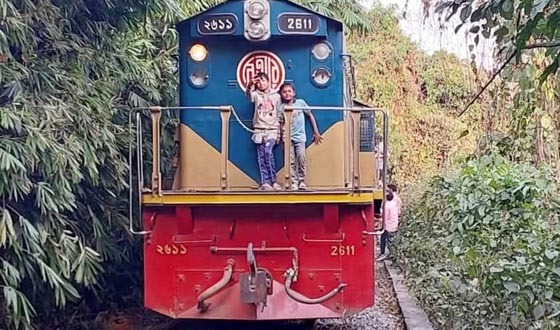 কমলগঞ্জে পাহাড়িকা এক্সপ্রেসের ইঞ্জিন বিকল