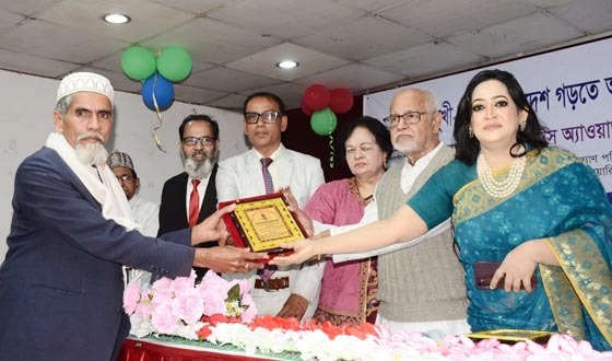 কৃষি উদ্যোক্তা হাফেজ অলিউল্লাহ ডাকুয়া গ্লোবাল হিউম্যান রাইটস অ্যাওয়ার্ডে ভূষিত