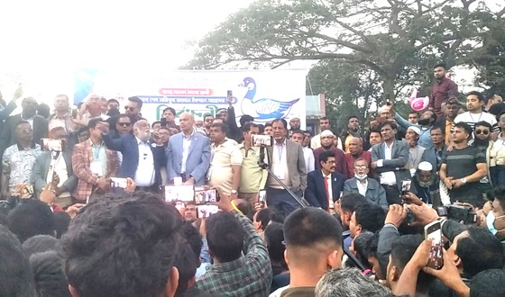 ছোট ভাইয়ের জন্য ভোট চাইলেন মার্কিন সিনেটর