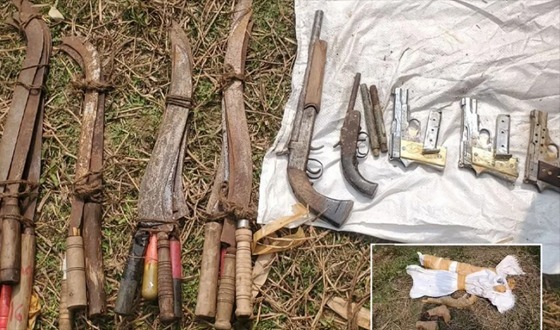 কুমিল্লায় পুকুর থেকে ৩টি পিস্তলসহ অস্ত্র উদ্ধার