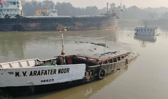 ভৈরব নদে ৯০০ মেট্রিক টন কয়লা বোঝাই জাহাজ ডুবি