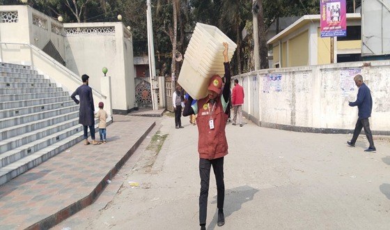 রাজারহাটে ভোট কেন্দ্র পৌঁছেছে ব্যালট বাক্স